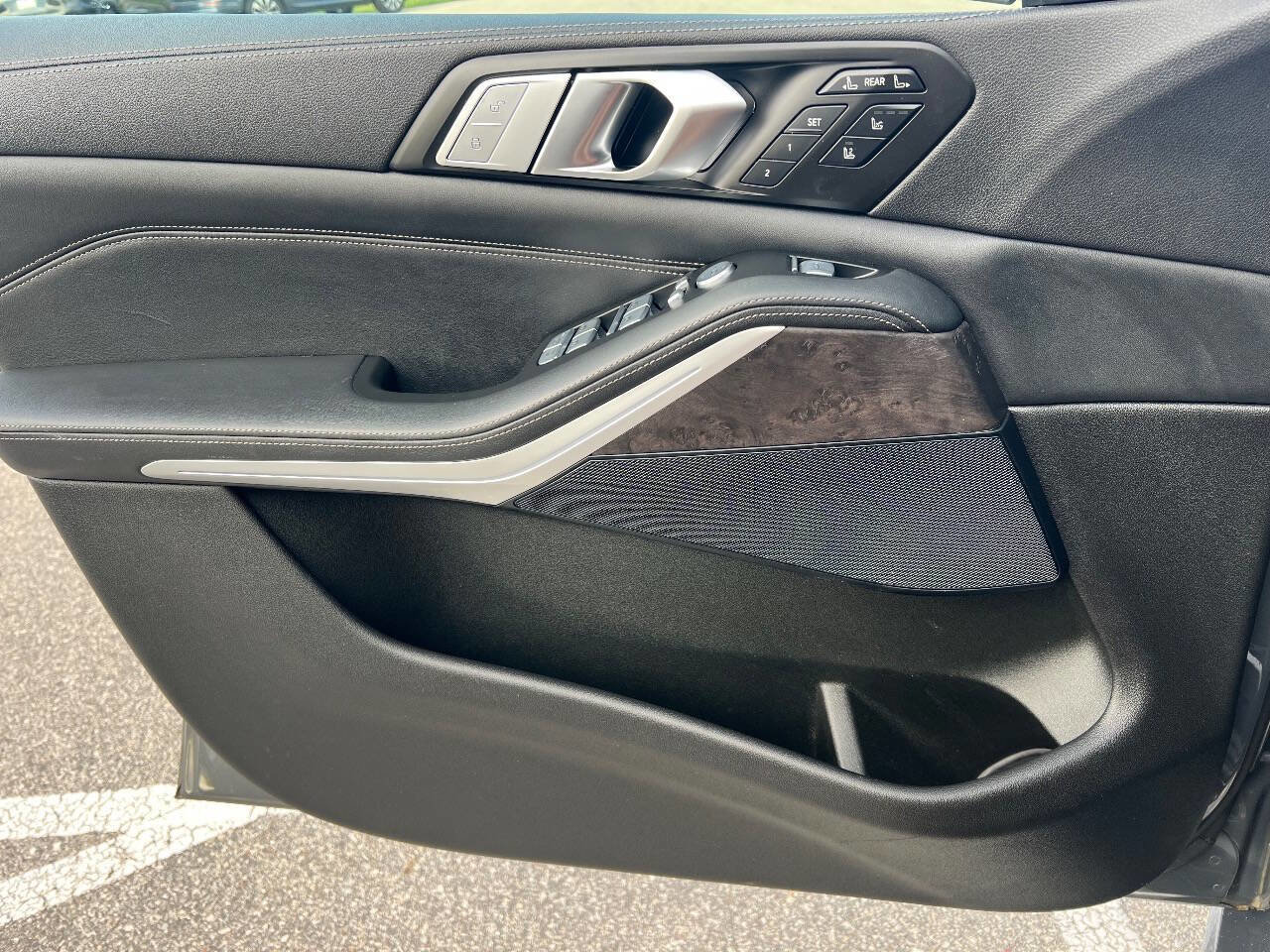 Used 2022 BMW X7 xDrive40i w/ M Sport Package image 24