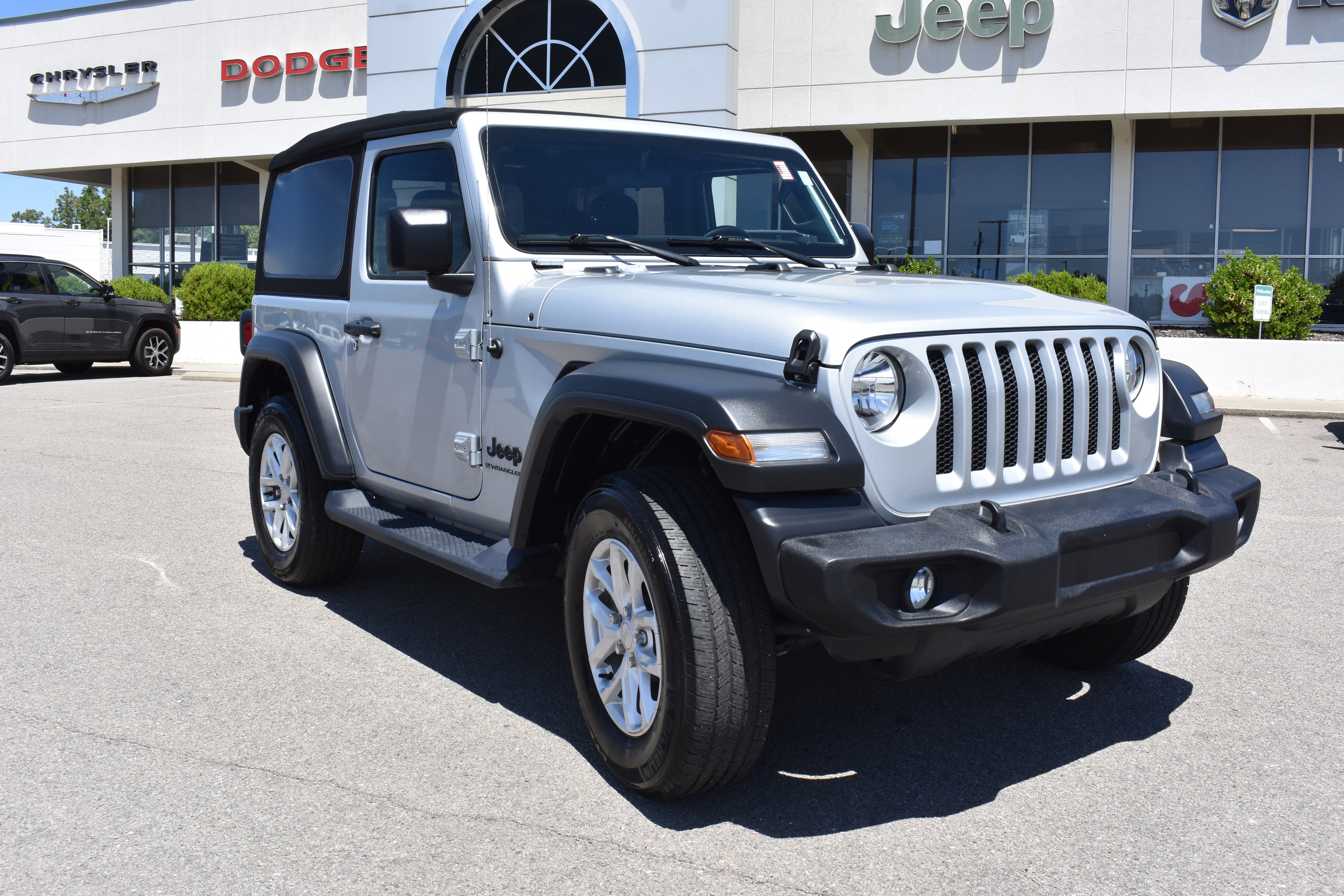 Used 2023 Jeep Wrangler Sport AWD/4WD image 3