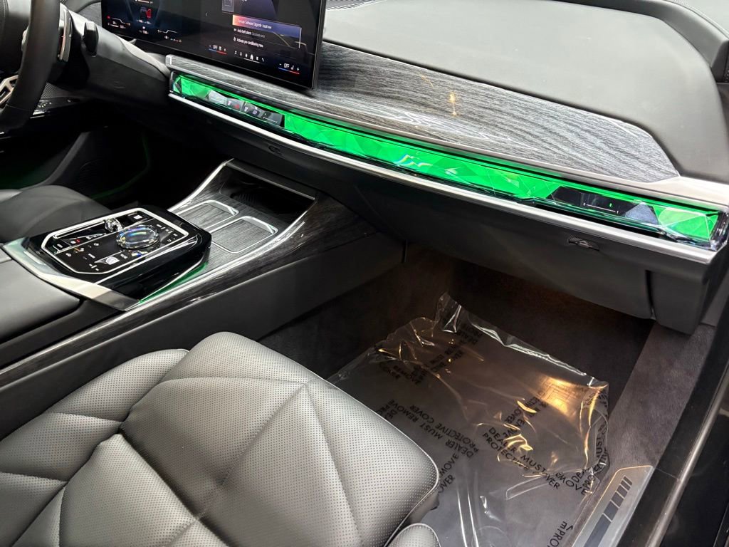 Used 2025 BMW 740i w/ Premium Package RWD image 64