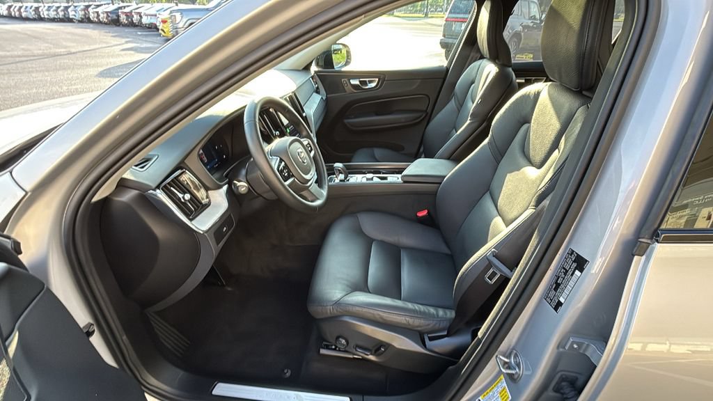 Certified 2025 Volvo XC60 B5 Plus AWD/4WD image 24