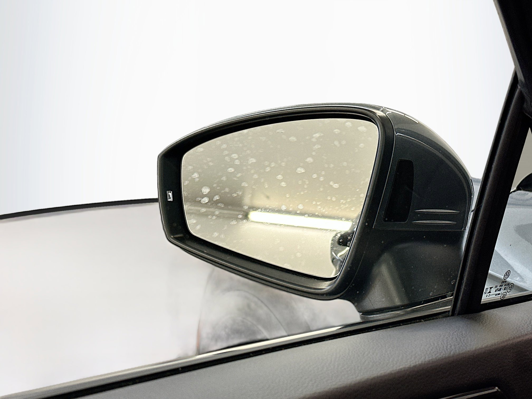 Used 2024 Volkswagen Tiguan SE w/ MDO Package, Two-Row image 16