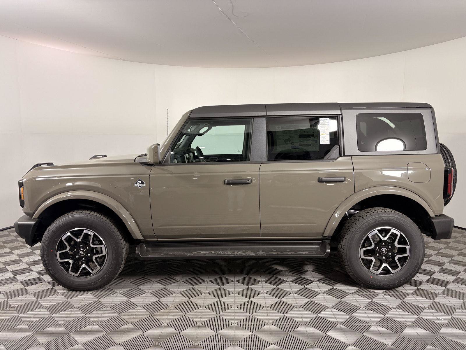 Used 2026 Ford Bronco Outer Banks AWD/4WD image 2