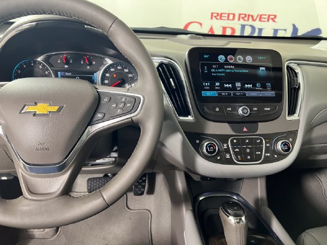 Used 2018 Chevrolet Malibu Premier w/ Premier Sun and Wheel Package FWD image 18