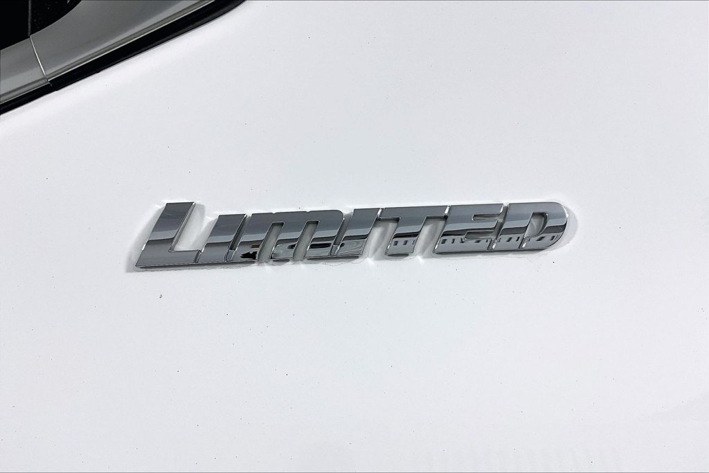 Used 2024 Toyota Tundra Limited w/ Power Package AWD/4WD image 14