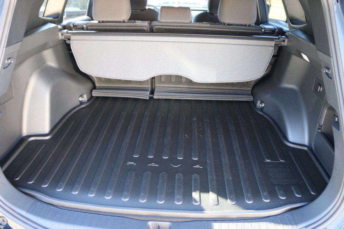 Used 2026 Toyota RAV4 SE w/ Weather Package AWD/4WD image 29
