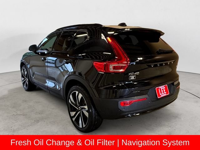 Used 2023 Volvo XC40 B5 Plus w/ Driver Assist Package AWD/4WD image 3
