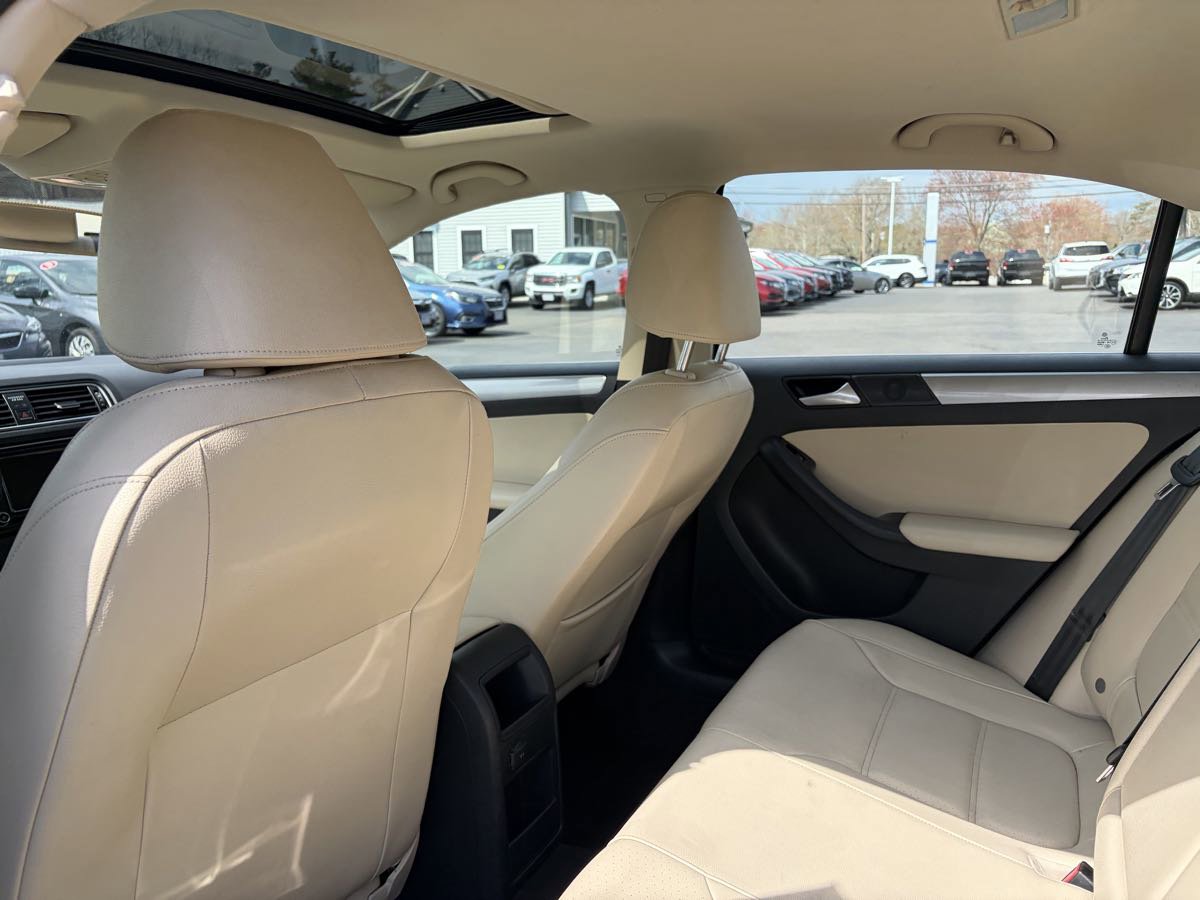 Used 2018 Volkswagen Jetta SE FWD image 19