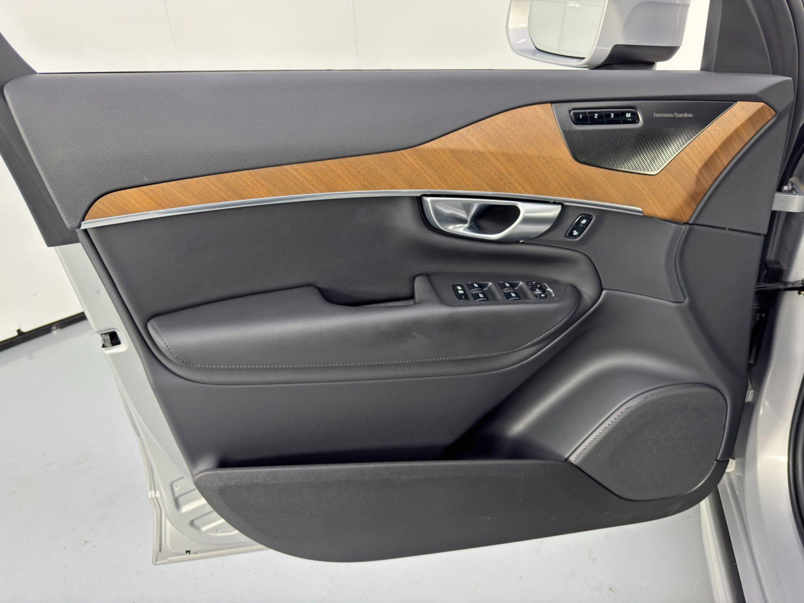 Used 2024 Volvo XC90 T8 Plus w/ Protection Package Premier image 44