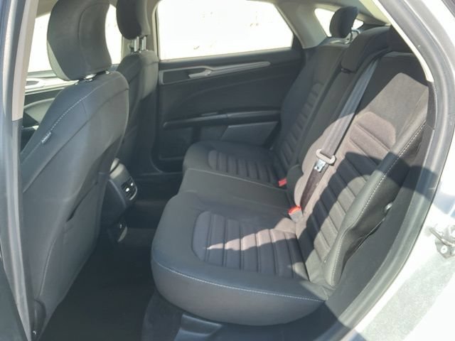 Used 2017 Ford Fusion SE w/ Fusion SE Technology Package FWD image 24