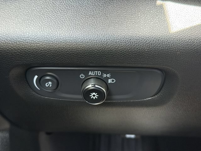 Used 2023 Chevrolet Traverse LS FWD image 32