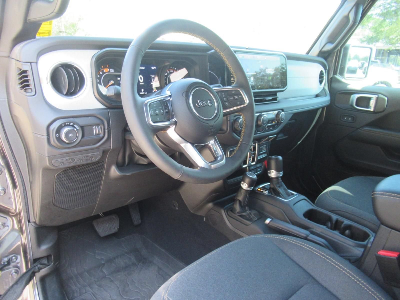 Certified 2024 Jeep Wrangler Unlimited Sahara w/ Safety Group AWD/4WD image 18