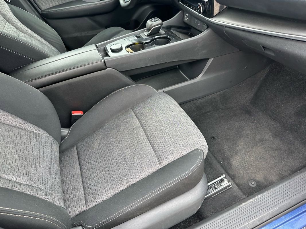 Used 2022 Nissan Rogue SV image 17