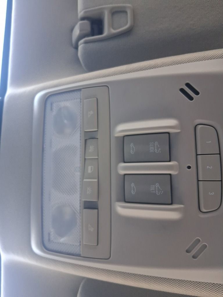 Used 2018 Buick Encore Essence image 25