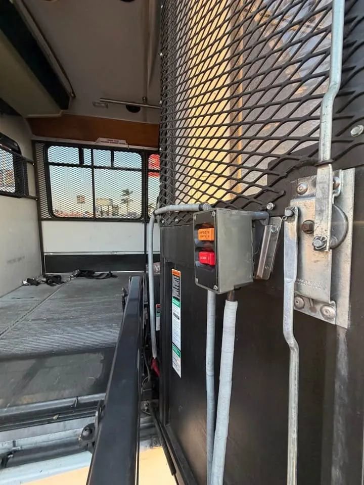 Used 2001 Chevrolet Express 3500 RWD image 7