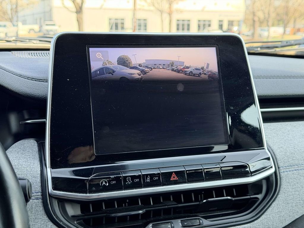 Used 2022 Jeep Compass Latitude w/ Convenience Group image 4