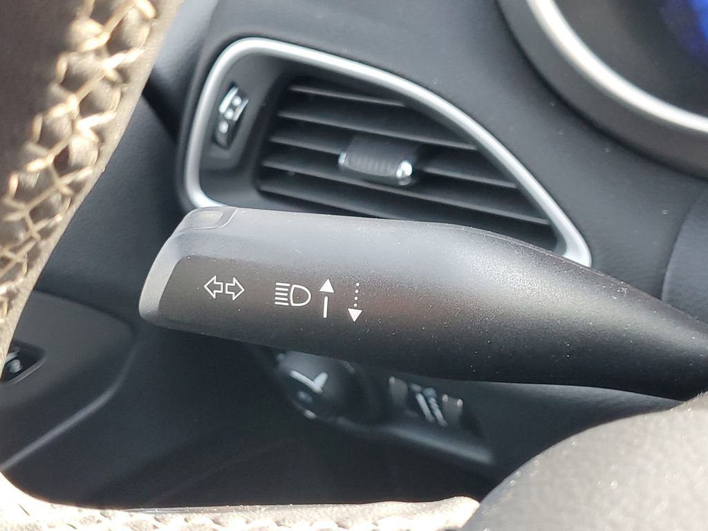 Used 2025 Chrysler Pacifica Select FWD image 27