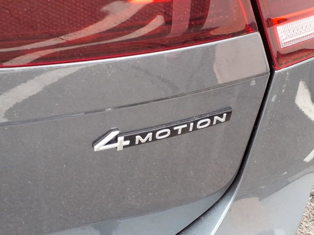 Used 2022 Volkswagen Tiguan SE R-Line image 29