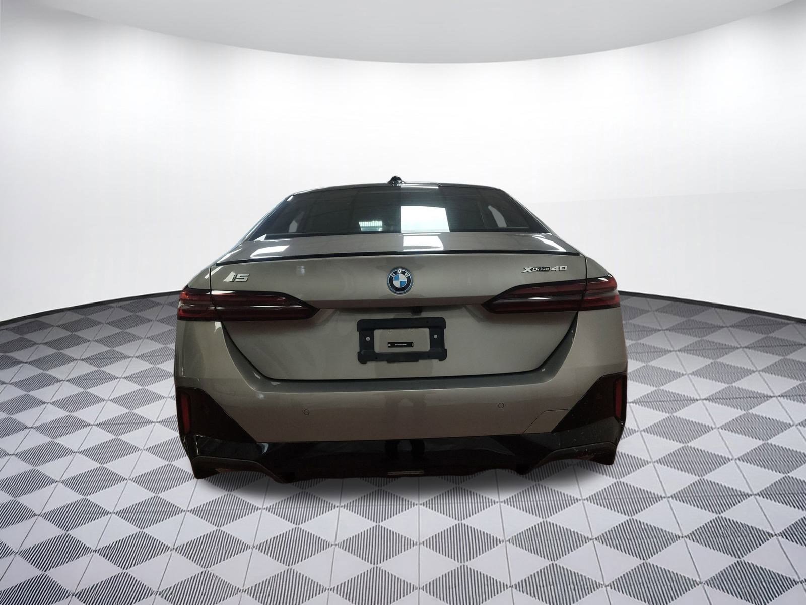 Used 2025 BMW i5 xDrive40 image 9