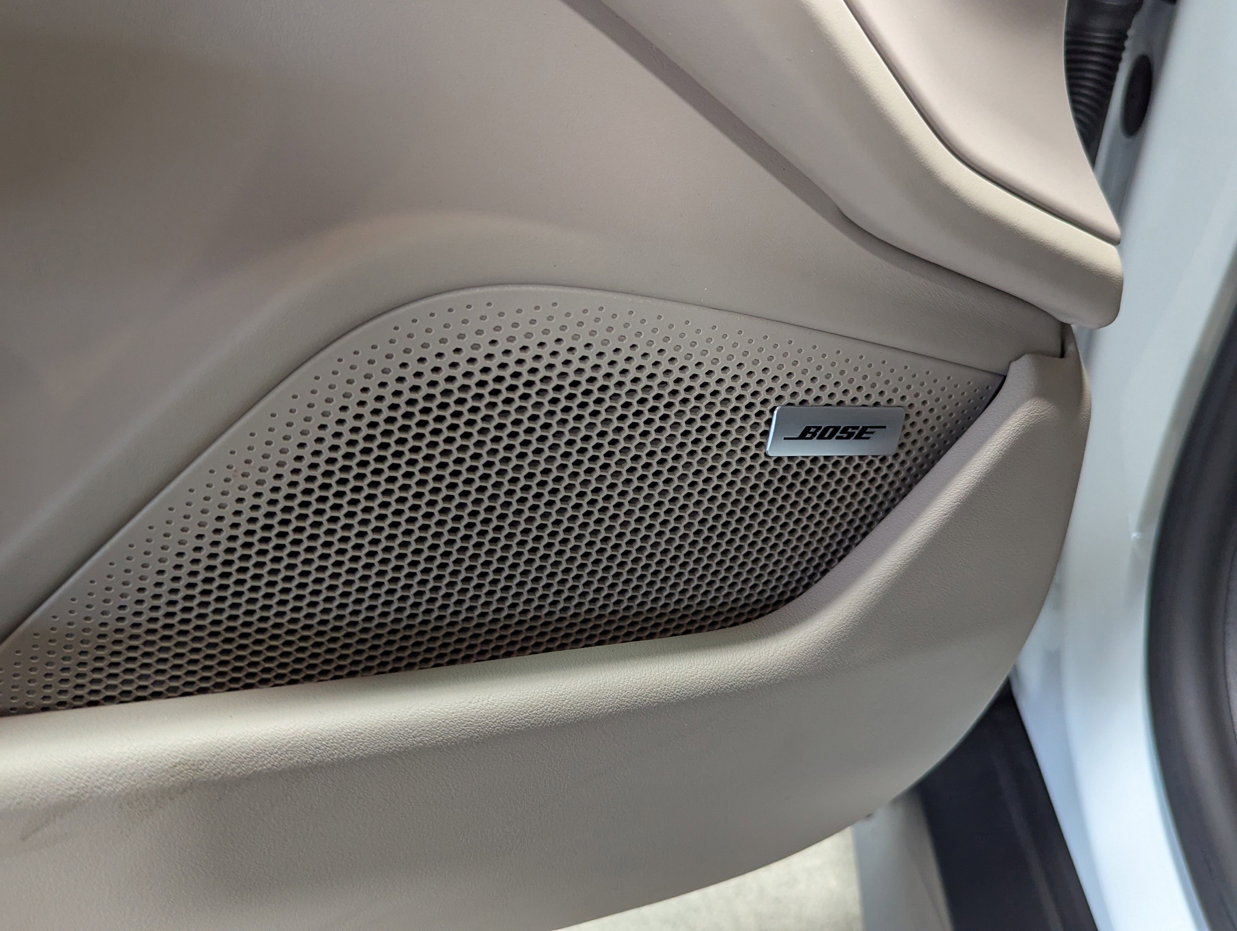 Used 2025 Porsche Taycan image 28