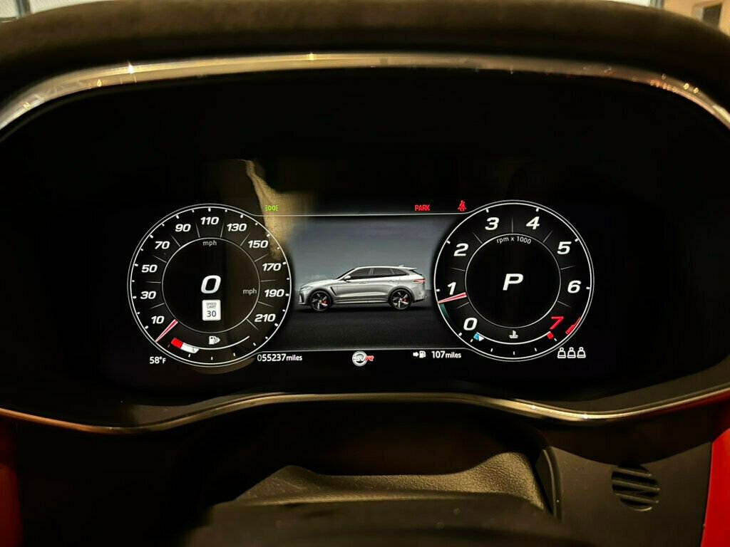 Used 2023 Jaguar F-PACE SVR image 13