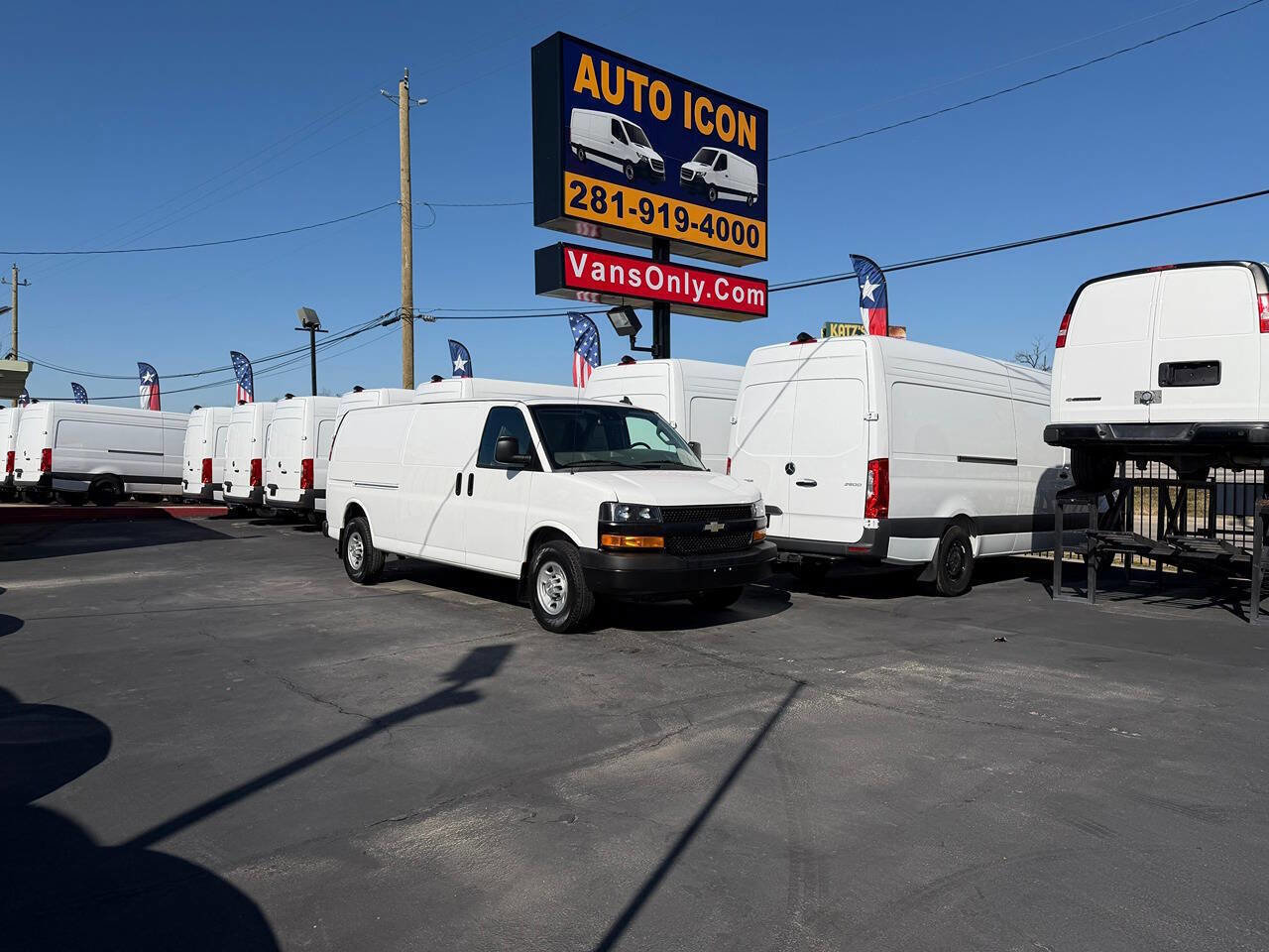 Used 2020 Chevrolet Express 3500 Extended w/ Driver Convenience Package RWD image 26