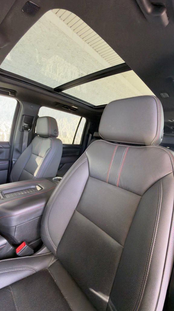 Used 2022 Chevrolet Suburban RST w/ Luxury Package AWD/4WD image 2