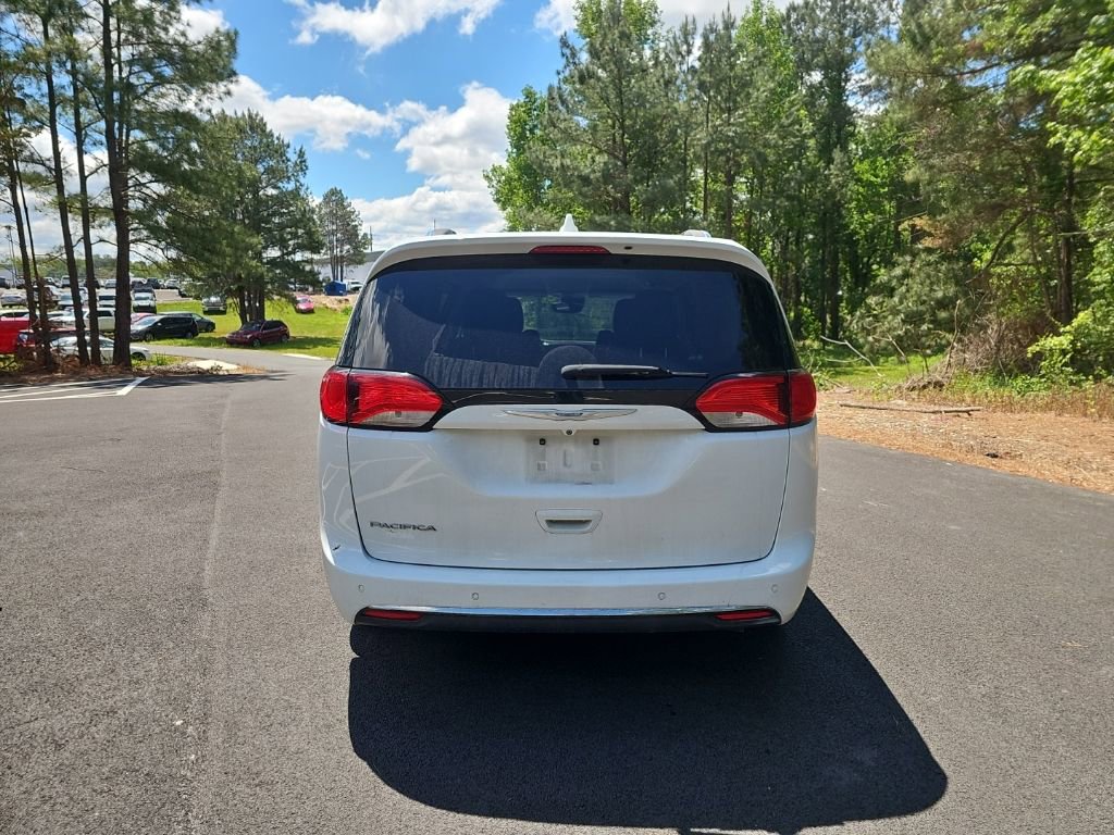 Used 2017 Chrysler Pacifica Touring-L Plus w/ Advanced Safetytec Group FWD image 6