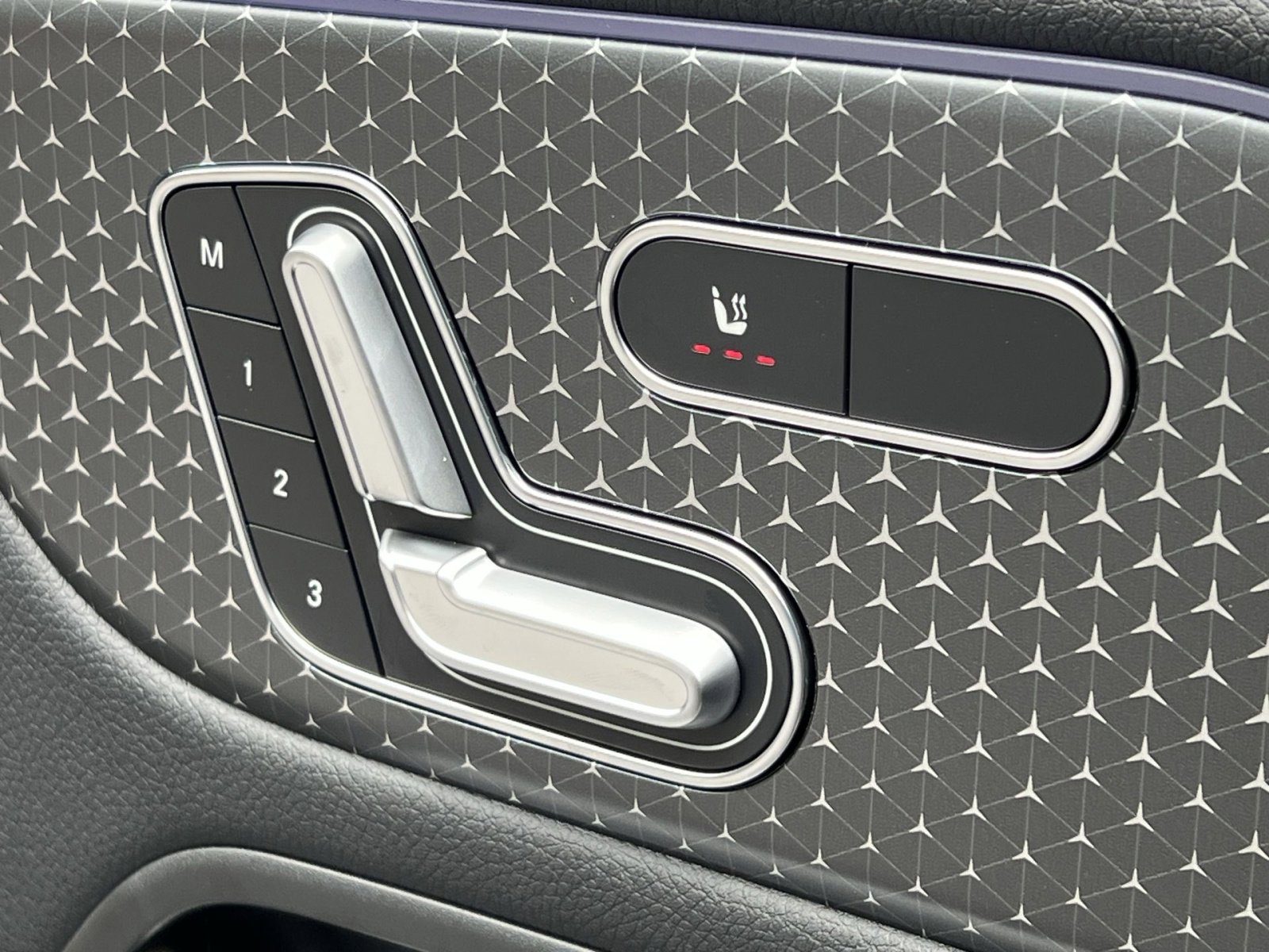 Certified 2025 Mercedes-Benz GLA 250 4MATIC image 33