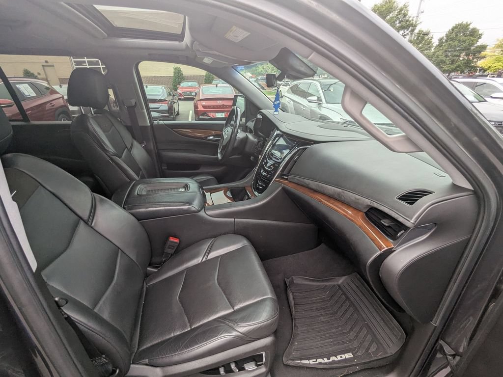Used 2018 Cadillac Escalade Premium Luxury AWD/4WD image 24