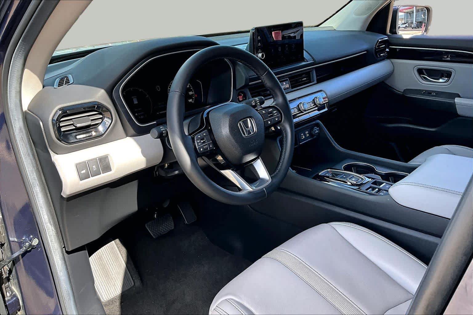 Used 2025 Honda Pilot EX-L image 18