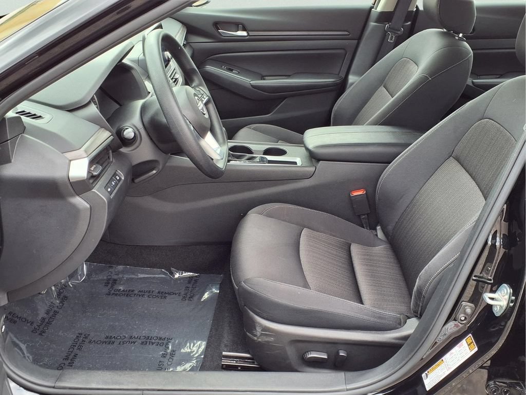 Used 2025 Nissan Altima 2.5 SV FWD image 21