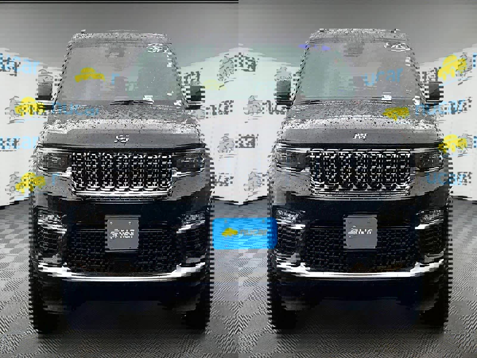 Used 2023 Jeep Grand Cherokee Summit image 2