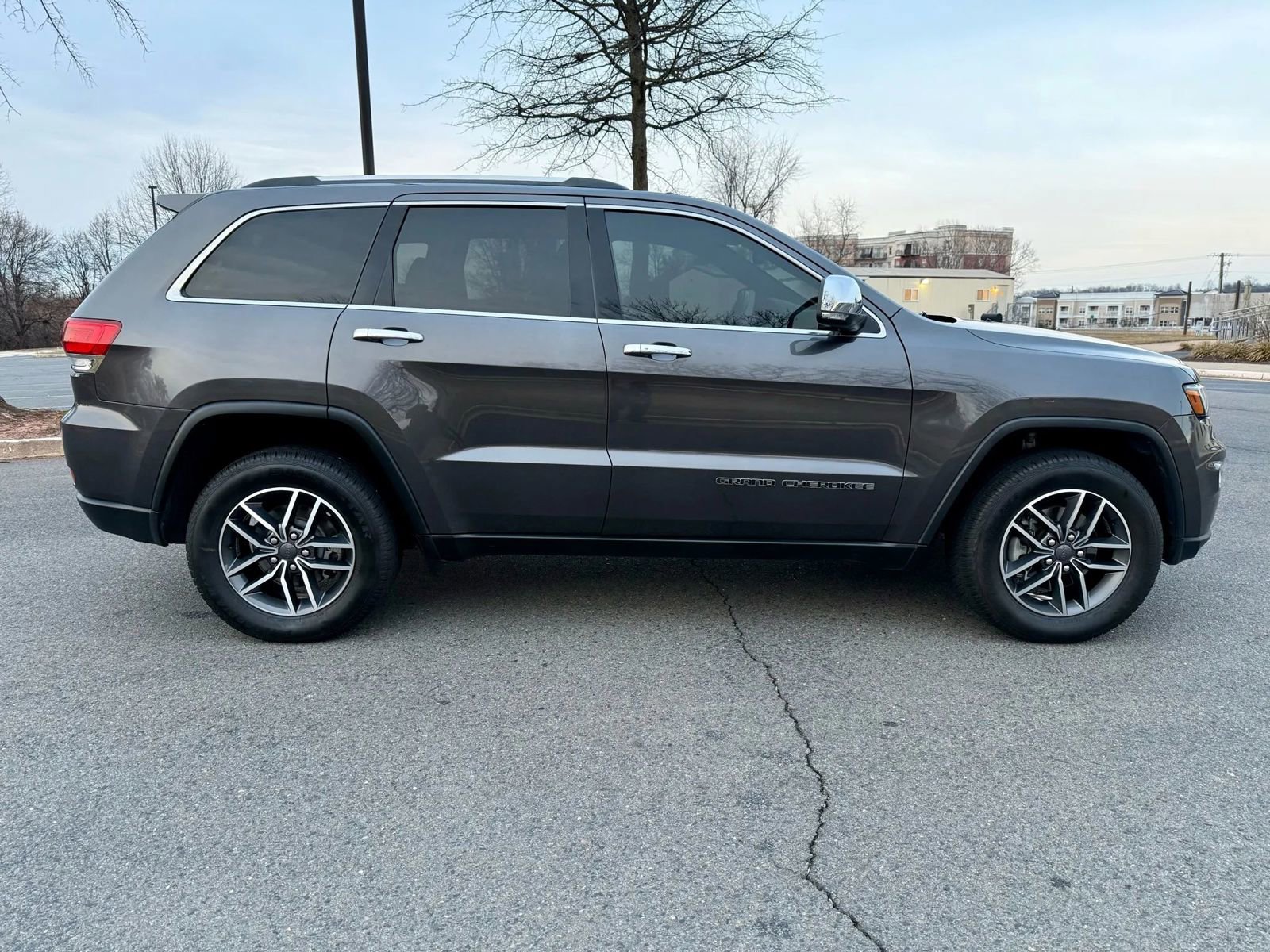 Used 2019 Jeep Grand Cherokee Limited w/ Luxury Group II image 4