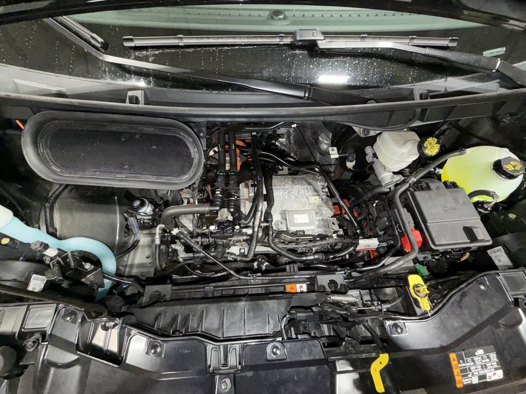 Used 2025 Ford E-Transit 148 High Roof RWD image 18