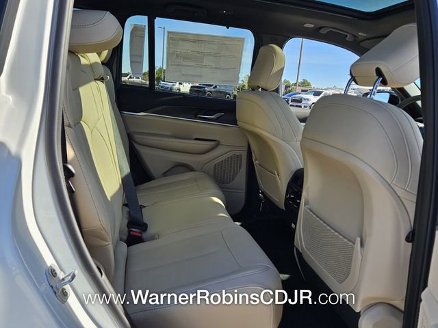 New 2025 Jeep Grand Cherokee Limited w/ Luxury Tech Group II image 16