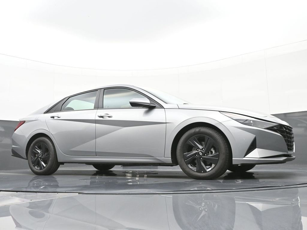 Used 2023 Hyundai Elantra SEL w/ Preferred Accessory Package FWD image 44