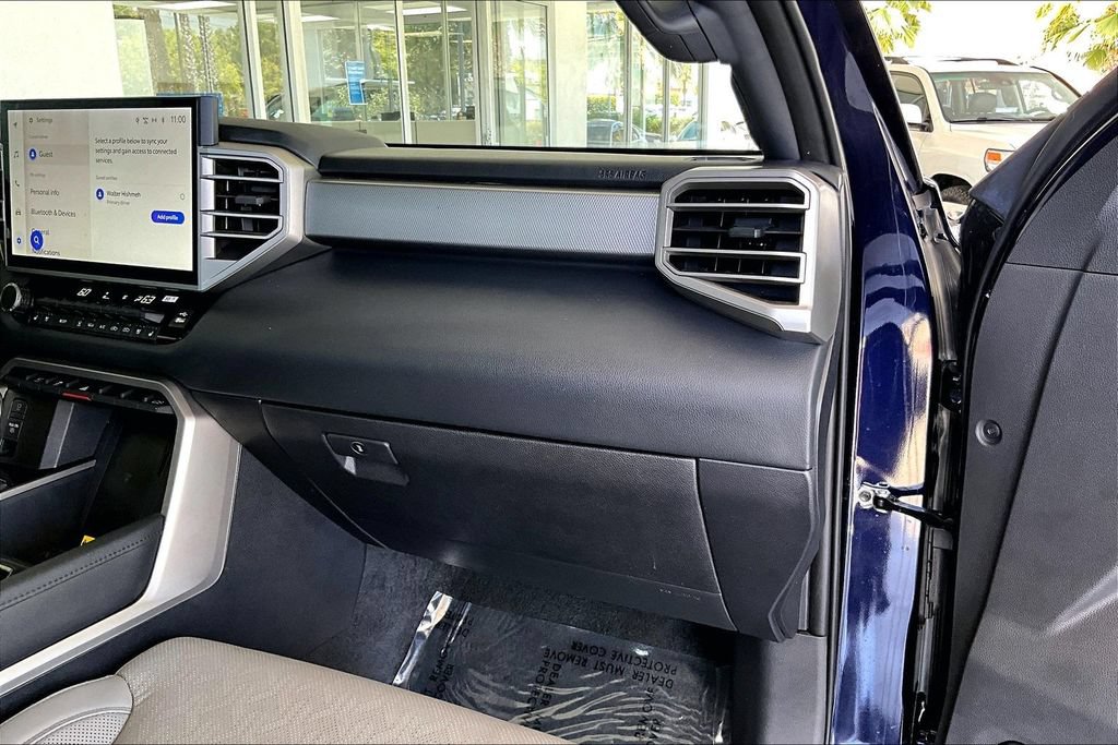 Used 2025 Toyota Tundra Limited AWD/4WD image 27