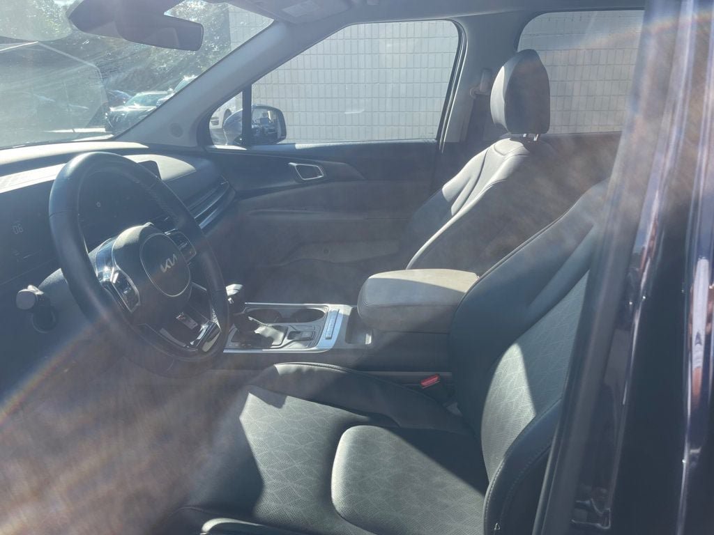 Used 2026 Kia Carnival FWD image 11