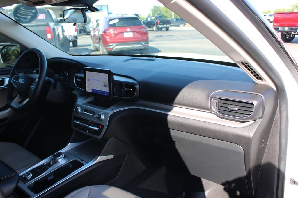 Used 2023 Ford Explorer XLT w/ Equipment Group 202A AWD/4WD image 29