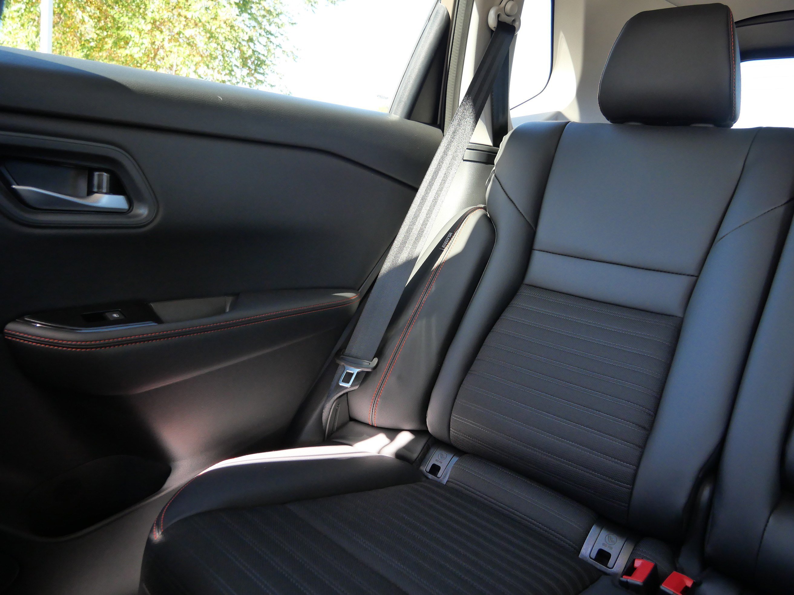 Used 2025 Nissan Rogue SV image 10