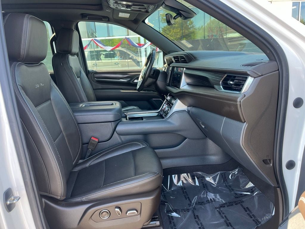 Used 2021 GMC Yukon XL Denali w/ Denali Premium Package AWD/4WD image 20