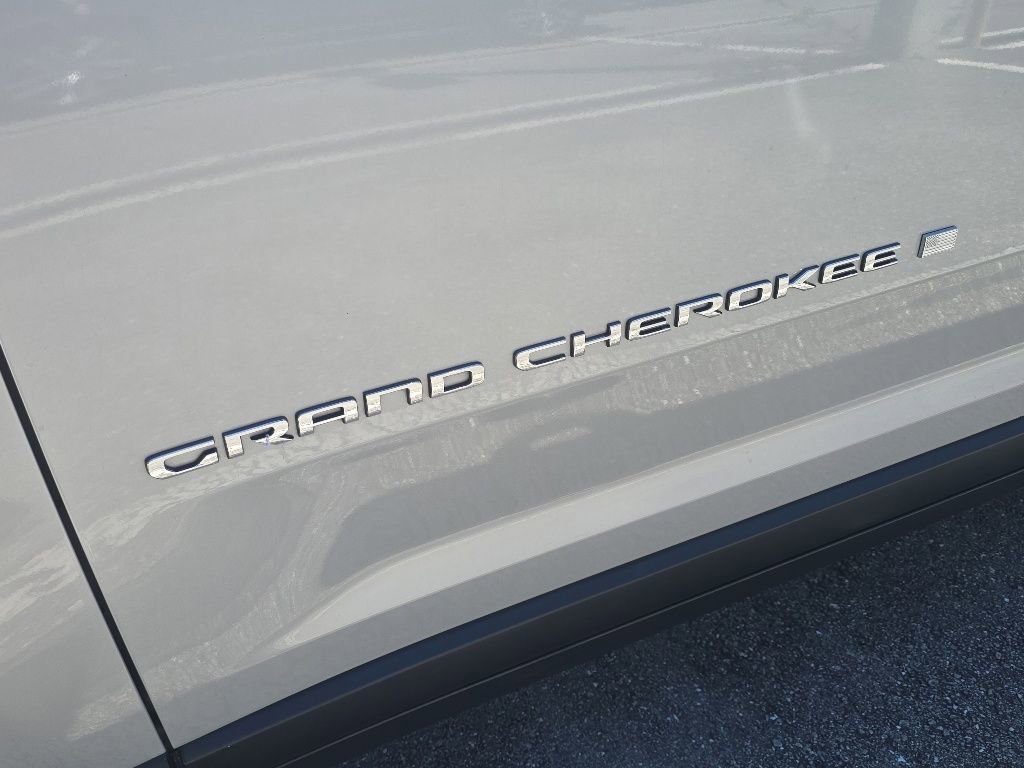 Used 2021 Jeep Grand Cherokee L Limited RWD image 14