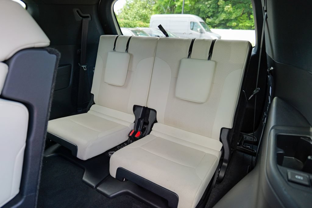 Used 2024 Lexus LX 600 4WD w/ Appearance Package image 31