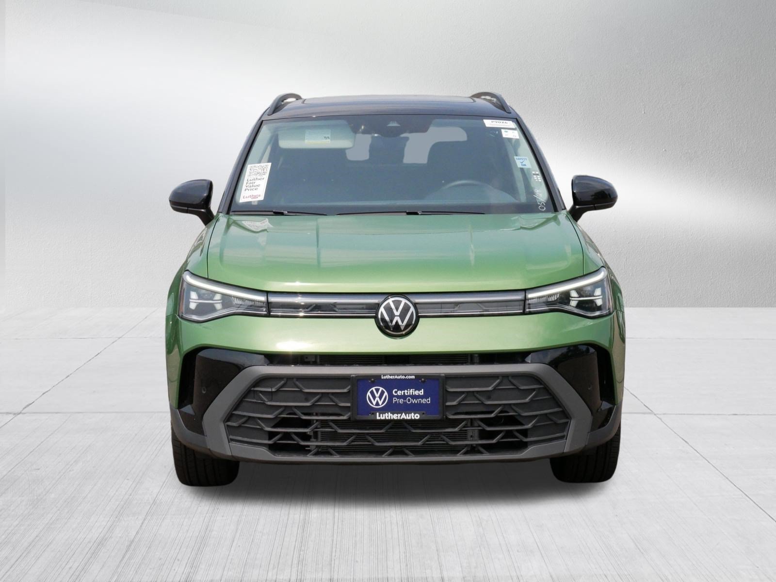 Certified 2025 Volkswagen Taos SE AWD/4WD image 2