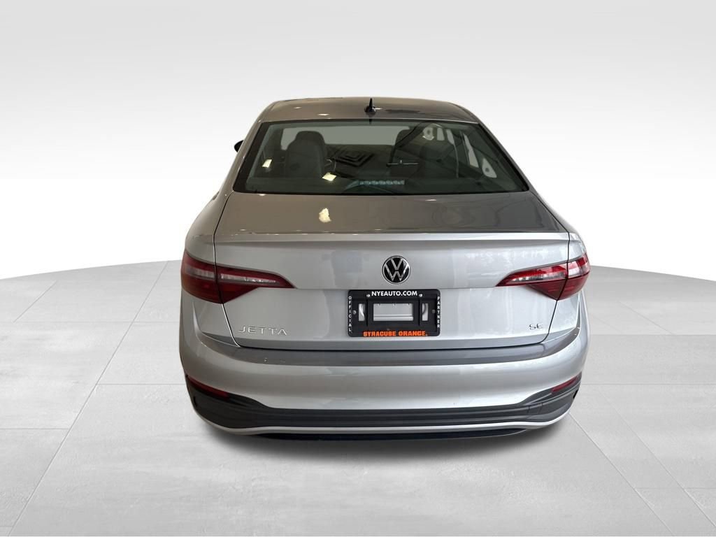 Used 2023 Volkswagen Jetta SE image 5