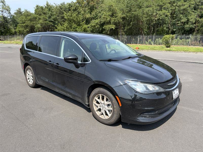 Used 2023 Chrysler Voyager LX FWD image 19
