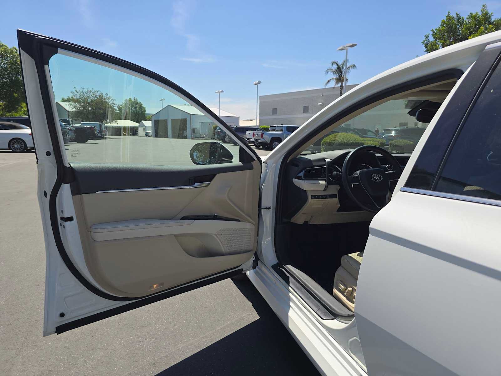 Used 2020 Toyota Camry XLE w/ Driver Assist Package FWD image 20