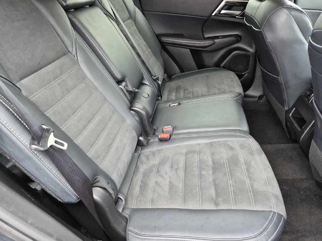 Used 2024 Mitsubishi Outlander SE FWD image 29