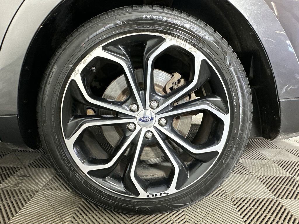Used 2016 Ford Taurus SHO image 32
