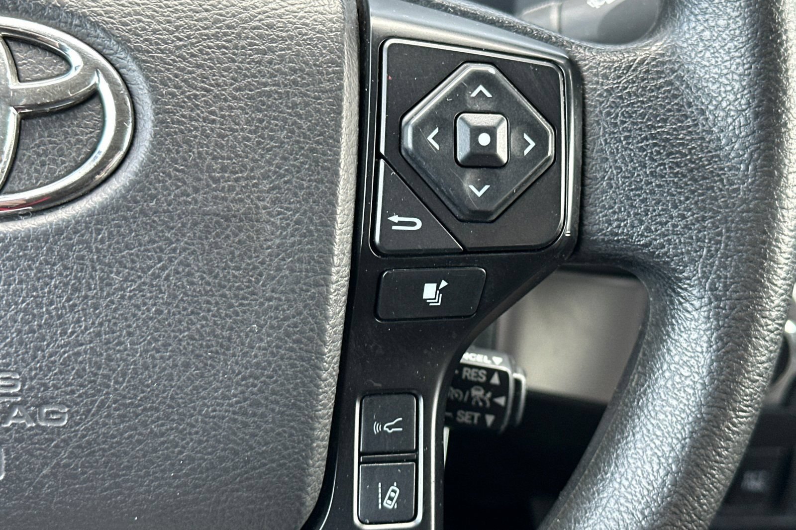 Used 2023 Toyota Tacoma SR AWD/4WD image 24